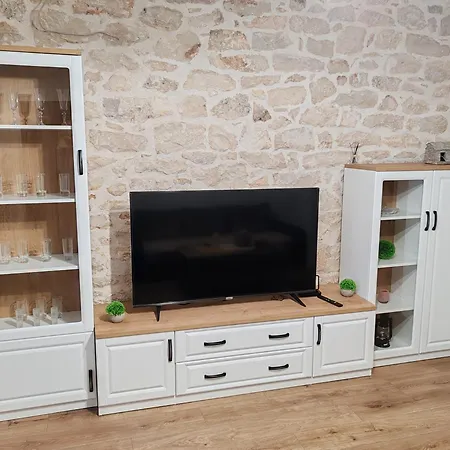 Simun&jakov Apartman *